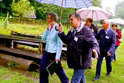 Ministerin Scharrenbach am Sachsenhof